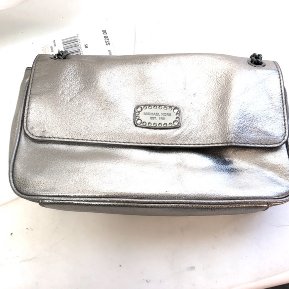 Michael Kors Jet Set Silver Shoulder Bag NWT 228 - Picture 3 of 8